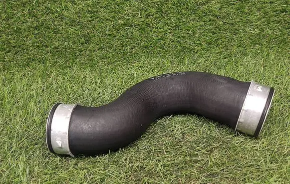 Volkswagen Golf V Intercooler hose/pipe 1K0145832B