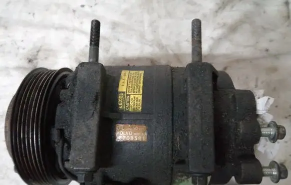 Volvo XC90 Air conditioning (A/C) compressor (pump) 8708581