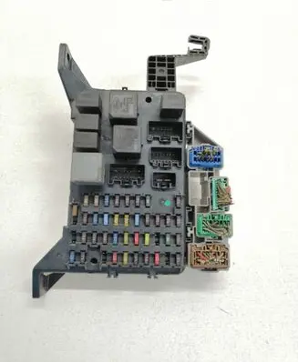 Ford Mondeo Mk III Fuse module 71587314 1S7T14A301CC