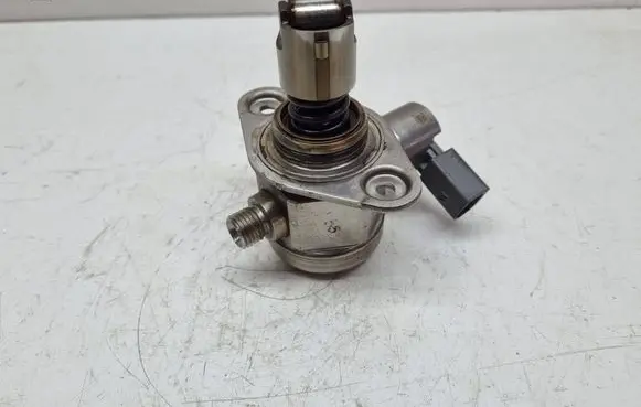 BMW 7 F01 F02 F03 F04 Fuel injection high pressure pump 7595350