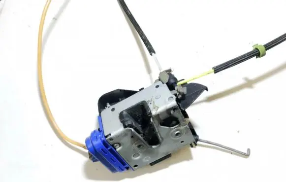 Audi A3 S3 8L Rear door lock 8d0839015a