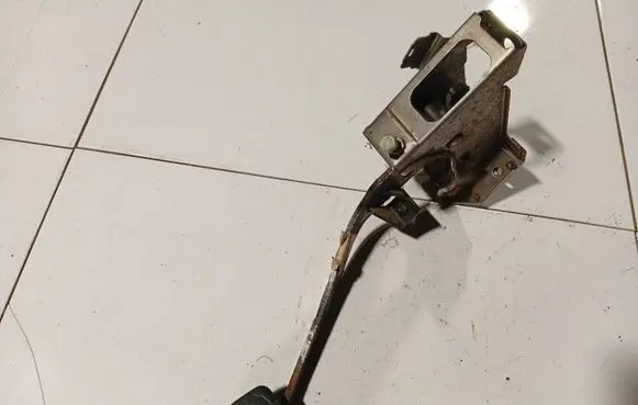 Nissan Almera Tino Brake pedal