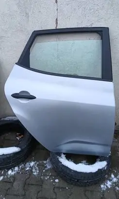 KIA Venga Rear door