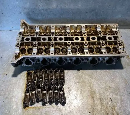 Mercedes-Benz C AMG W202 Engine head 1040161601