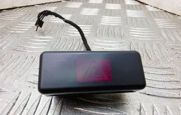 BMW 5 E39 Hazard light switch 8350947