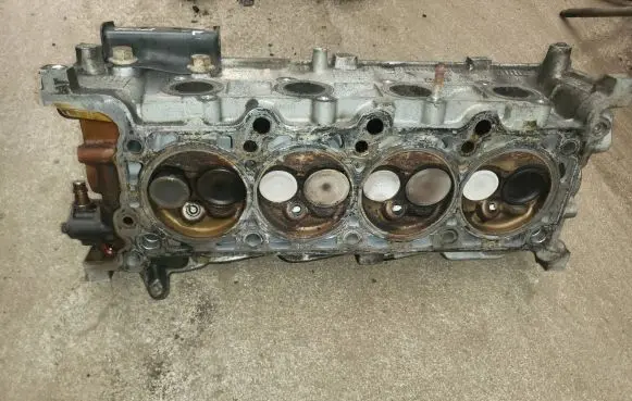 Ford Explorer Engine head 