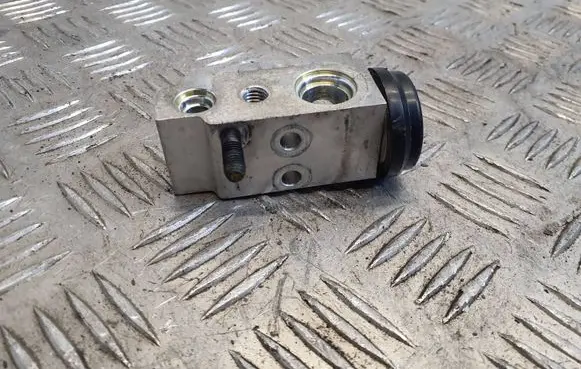 Air conditioning (A/C) expansion valve