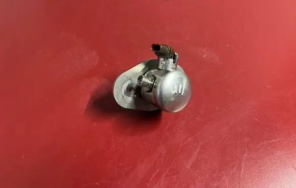 BMW X1 U11 Fuel injection high pressure pump 7934496 13517934496