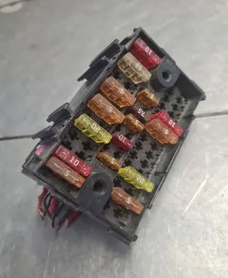 Volkswagen Transporter - Caravelle T5 Fuse module 7H0937617