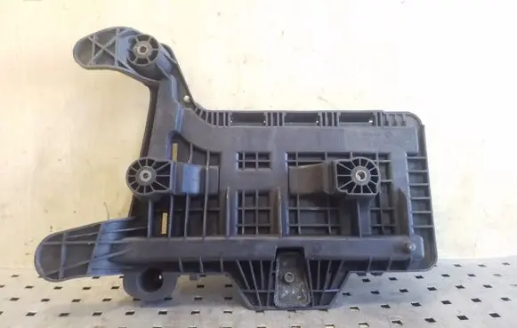Volkswagen Touran I Battery tray 1K0915333B