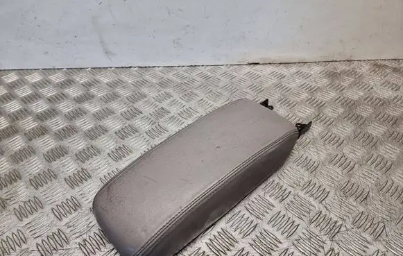 Toyota Avensis T250 Armrest 