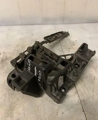Citroen Berlingo Bumper support mounting bracket corner 