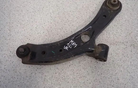 Suzuki Swift II Rear suspension control arm 