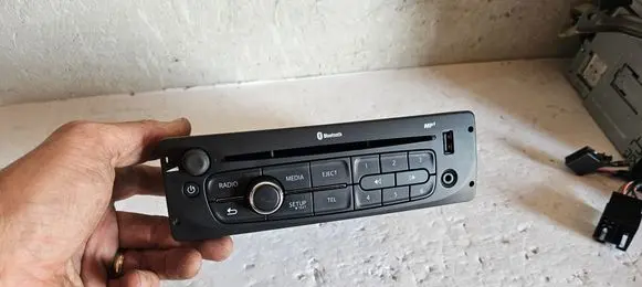 Radio/CD/DVD/GPS head unit
