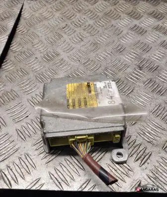 Toyota Avensis T250 Airbag control unit/module 8917005120