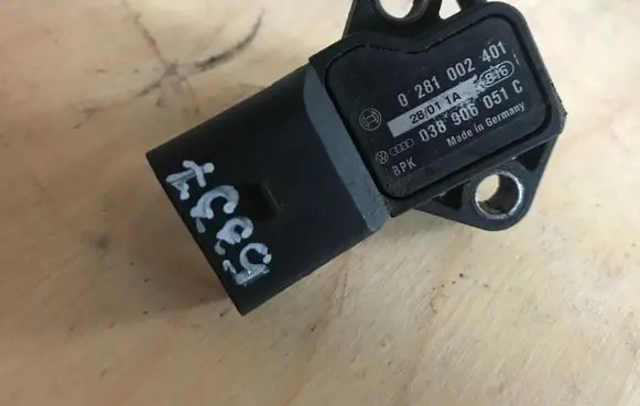 Audi A4 S4 B7 8E 8H Air pressure sensor 038906051C
