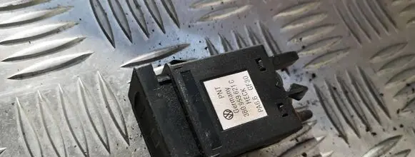 Volkswagen PASSAT B5.5 Windscreen/window heater switch 3b0959621c