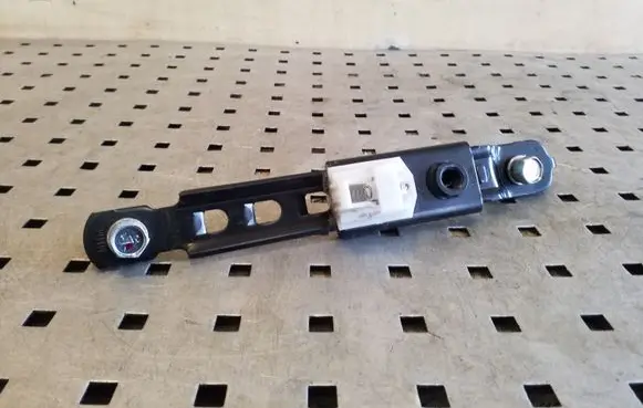 Mitsubishi Outlander Seat belt adjustment rail 63020B