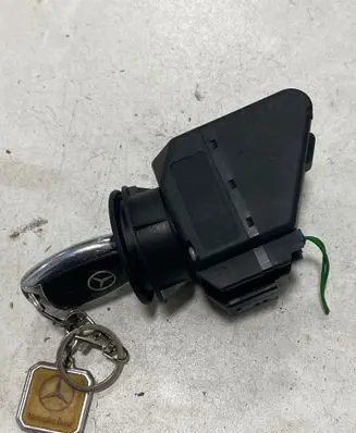 Mercedes-Benz E W210 Ignition lock 2105450008 33000201
