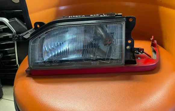 Mazda 323 Headlight/headlamp 11061249 11O61249 11061250