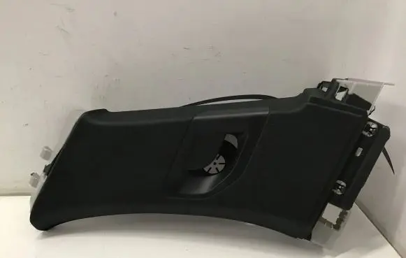 Volkswagen Touareg III (C) pillar trim 760867288A
