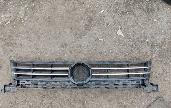 Front bumper upper radiator grill