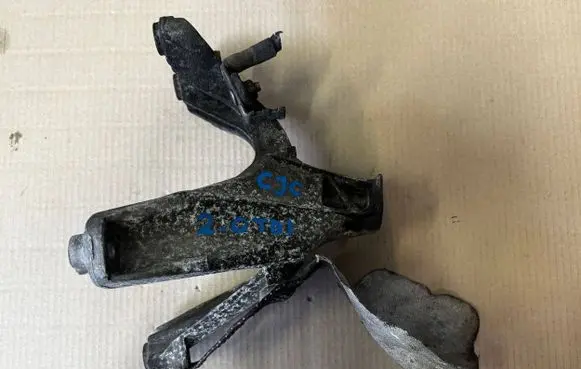 Audi A4 S4 B8 8K Engine mounting bracket 8K0199388AN AI995W7