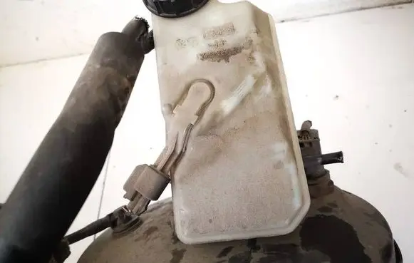 Brake fluid reservoir