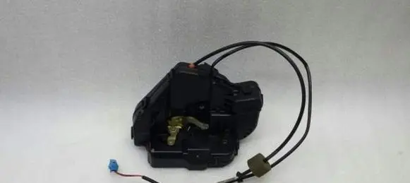 Mercedes-Benz C W203 Rear door lock A2037300235