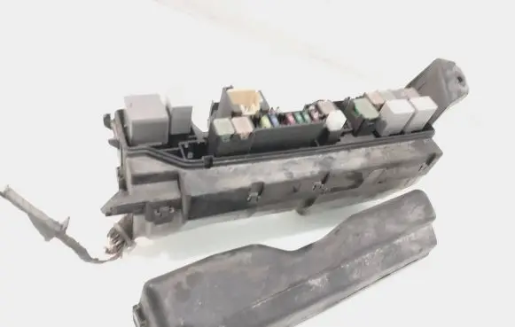 Toyota Avensis T250 Fuse module 9008087030 9008087019