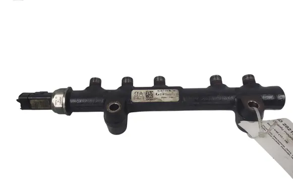 Volvo V40 Fuel main line pipe 968529758002 130304157 1235340581