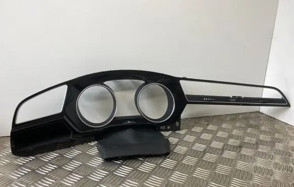 Volkswagen Touran III Dashboard trim 5TB858415A