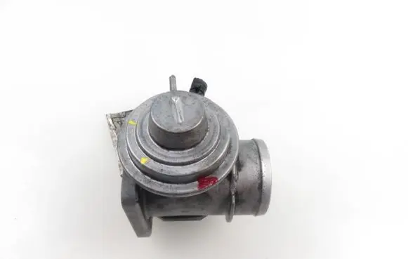BMW 5 E39 EGR valve 2248139
