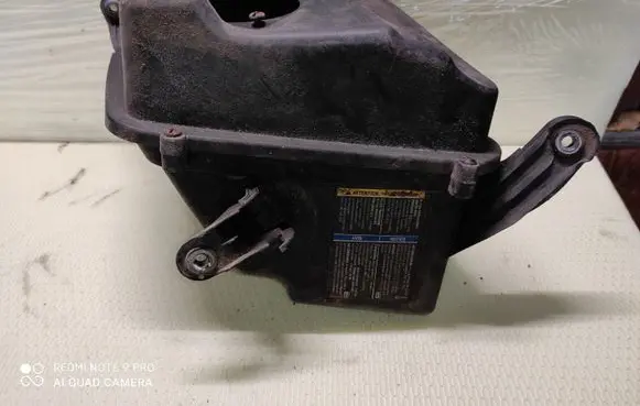 Cadillac SRX Air filter box 25764513
