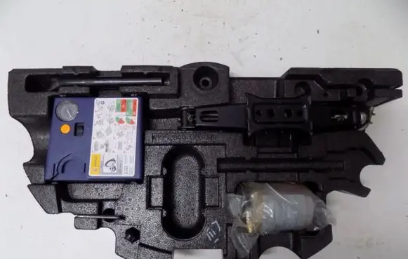 Renault Megane I Spare wheel mounting bracket 