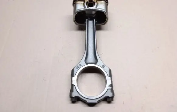Volkswagen Golf V Piston with connecting rod 021E H008K R071