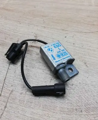 BMW 5 E39 Aerial antenna amplifier 8362532