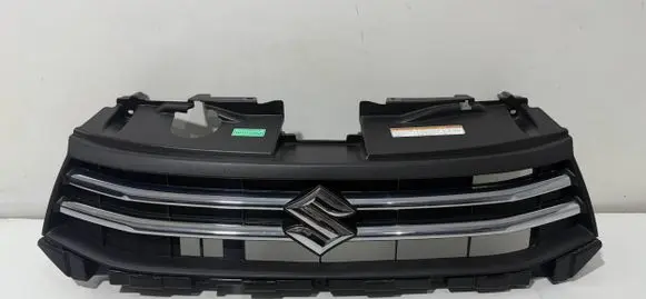 Suzuki Grand Vitara I Front bumper upper radiator grill 7211165D10