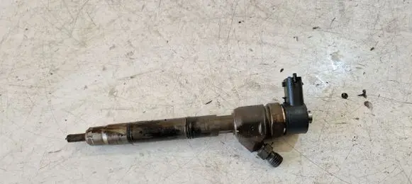 Hyundai i40 Fuel injector 338002A800