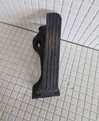 Volkswagen Tiguan Accelerator throttle pedal 65101011