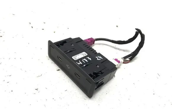 Mercedes-Benz A W177 USB socket connector A2478207502