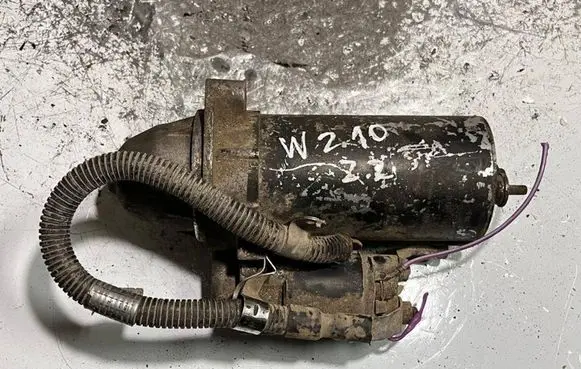 Mercedes-Benz E W210 Starter motor 0001110112