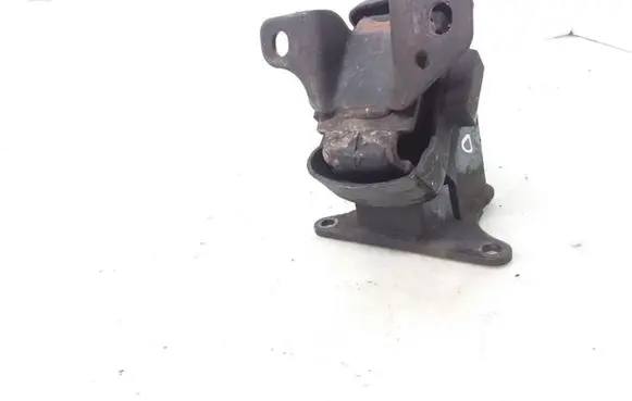 KIA Sorento Engine mount bracket