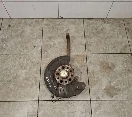 Mercedes-Benz E W211 Front wheel hub A2113306420