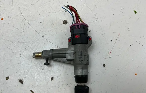 Audi 80 90 S2 B4 Ignition lock 893905851D