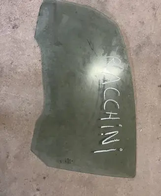 Mitsubishi Colt Front door window/glass (coupe) 