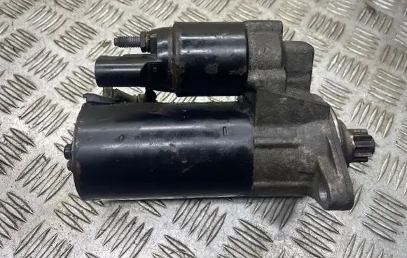 Volkswagen Touran I Starter motor 1005831