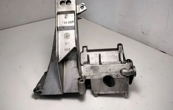 BMW 7 E38 Engine mounting bracket 1736956