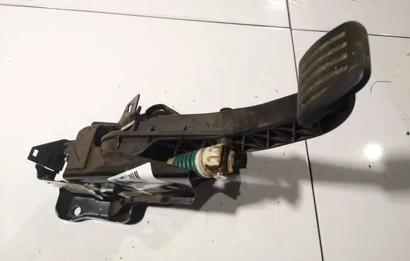 Ford Mondeo MK IV Clutch pedal 7g9n7b633age
