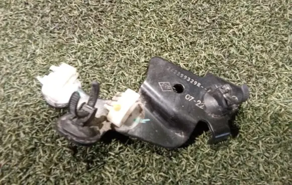 Renault Trafic III (X82) Other engine bay part 242399329R